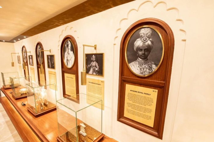 The museum features anecdotes about kings and administrators.